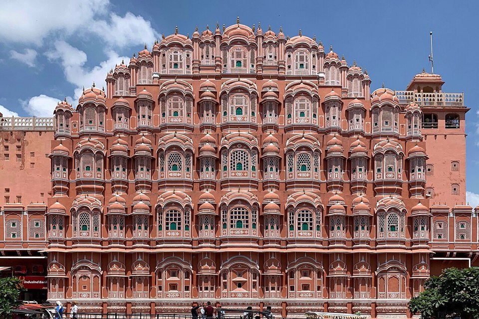Pink facade of Hawa Mahal in Jaipur